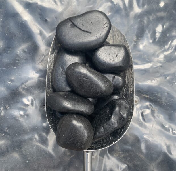 PEBBLES, BLACK, POLISHED, 20-30MM, 20KG BAG